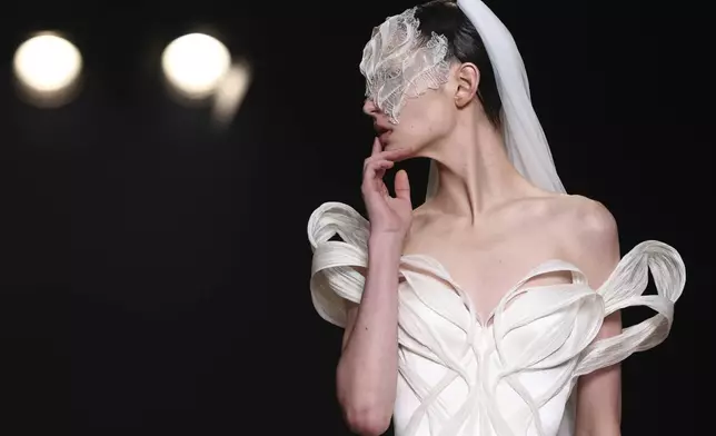 A model wears a creation as part of the Iris van Herpen Fall-Winter 2025/26 Haute Couture collection presented Monday, July 7, 2025, in Paris. (AP Photo/Tom Nicholson)