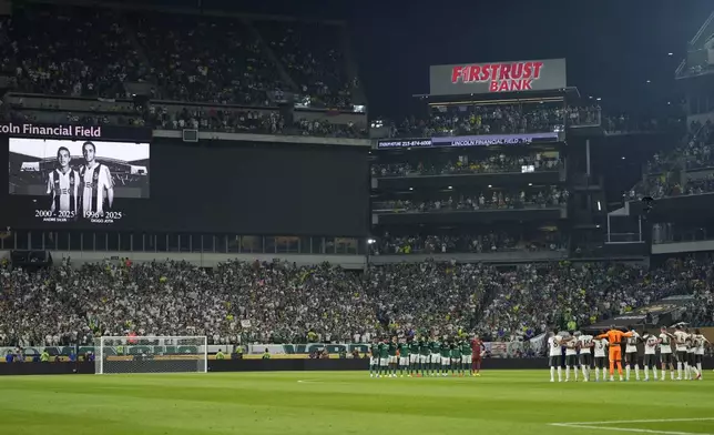 Chelsea and Palmeiras players observe a minute of silent in memory of Portugal international and Liverpool player Diogo Jota and his brother Andre Silva, prior to the Club World Cup quarterfinal soccer match between Palmeiras and Chelsea in Philadelphia, Friday, July 4, 2025. (AP Photo/Chris Szagola)