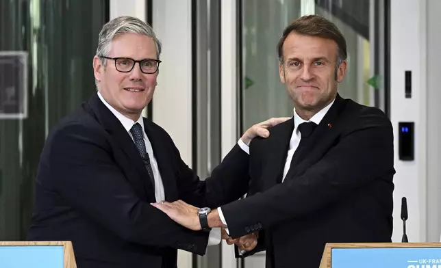 British Prime Minister Keir Starmer, left, and French President Emmanuel Macron hold a joint press conference in London, Thursday July 10, 2025. (Leon Neal/Pool Photo via AP)