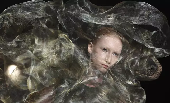 A model wears a creation as part of the Iris van Herpen Fall-Winter 2025/26 Haute Couture collection presented Monday, July 7, 2025, in Paris. (AP Photo/Tom Nicholson)