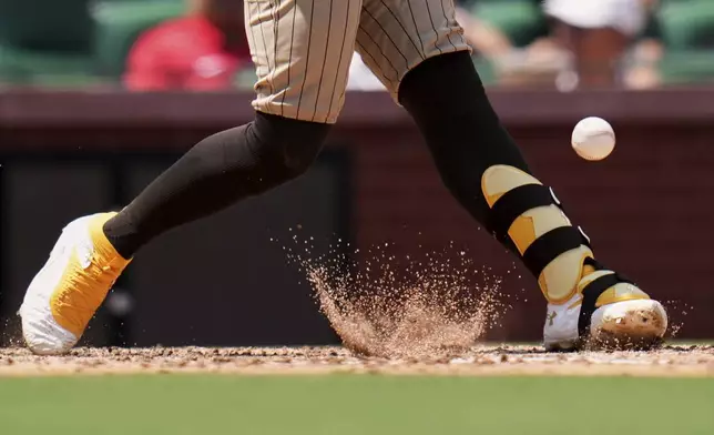 San Diego Padres' Fernando Tatis Jr. fouls off a pitch during the fourth inning of a baseball game against the St. Louis Cardinals Sunday, July 27, 2025, in St. Louis. (AP Photo/Jeff Roberson)
