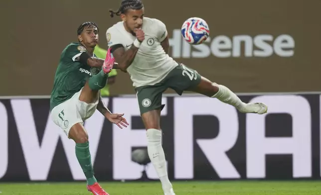 Palmeiras' Facundo Torres, left, and Chelsea's Malo Gusto fight for the ball during the Club World Cup quarterfinal soccer match between Palmeiras and Chelsea in Philadelphia, Friday, July 4, 2025. (AP Photo/Chris Szagola)