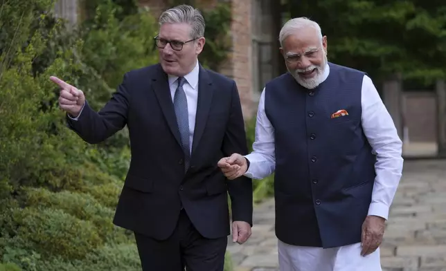 Britain's Prime Minister Keir Starmer welcomes Indian Prime Minister Narendra Modi at Chequers near Aylesbury, England, Thursday, July 24, 2025.(AP Photo/Kin Cheung, Pool)