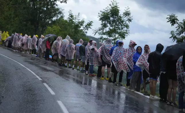 Spectators look down the valley to watch the riders climb towards La Plagne during the nineteenth stage of the Tour de France cycling race over 93.1 kilometers (57.85 miles) with start in Albertville and finish in La Plagne, France, Friday, July 25, 2025. (AP Photo/Mosa'ab Elshamy)