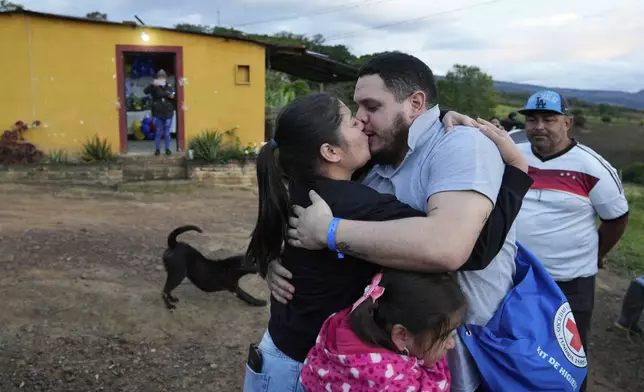 Carlos Uzcategui, one of the Venezuelan migrants deported months ago to El Salvador by the United States under an immigration crackdown, is welcomed home by his wife, Gabriela Mora, in Lobatera, Venezuela, Wednesday, July 23, 2025. (AP Photo/Ariana Cubillos)
