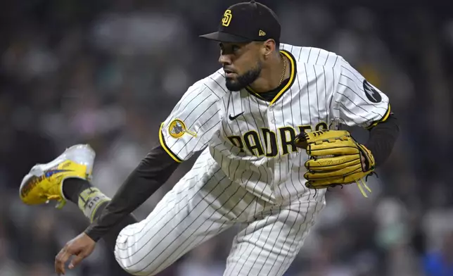 San Diego Padres relief pitcher Robert Suarez works against an Arizona Diamondbacks batter during the ninth inning of a baseball game Thursday, July 10, 2025, in San Diego. (AP Photo/Orlando Ramirez)