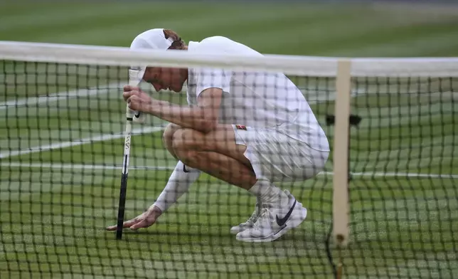 Italy's Jannik Sinner celebrates after beating Carlos Alcaraz of Spain to win the men's singles final at the Wimbledon Tennis Championships in London, Sunday, July 13, 2025. (AP Photo/Kin Cheung)
