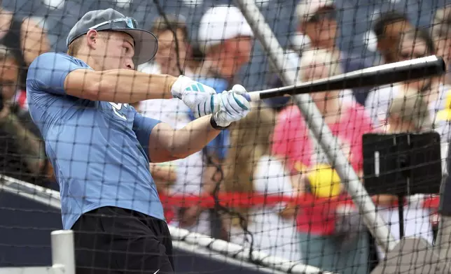 Washington Nationals first overall draft pick shortstop Eli Willits takes batting practice after an introductory news conference Saturday, July 19, 2025, in Washington. (AP Photo/Daniel Kucin Jr.)