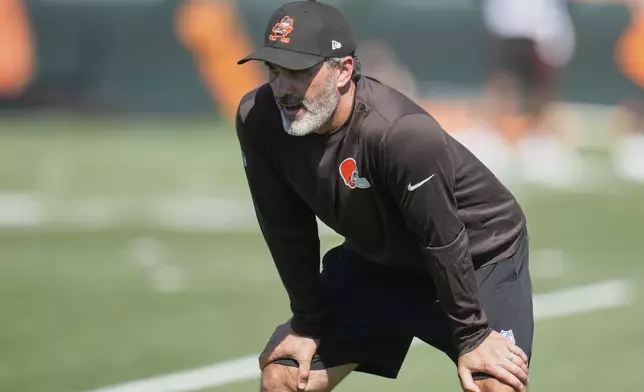 Cleveland Browns head coach Kevin Stefanski watches during a practice at the team's NFL football training camp Wednesday, July 23, 2025, in Berea, Ohio. (AP Photo/Sue Ogrocki)