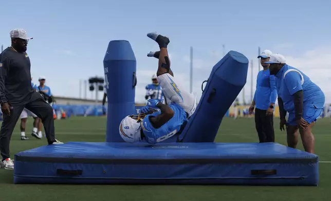 Los Angeles Chargers running back Omarion Hampton (8) participates in a drill during an NFL training camp Saturday, July 26, 2025, in El Segundo, Calif. (AP Photo/Eric Thayer)