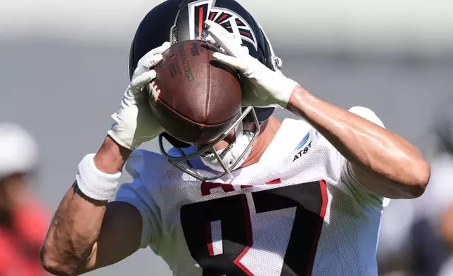 Atlanta Falcons wide receiver David Sills V (87) works out during a Atlanta Falcons training camp, Saturday, July 26, 2025, in Flowery Branch. (AP Photo/Mike Stewart)