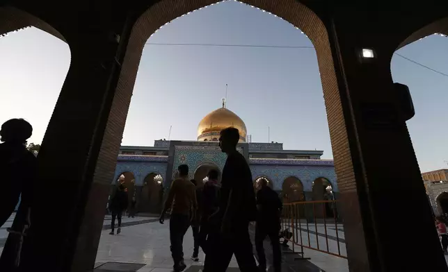 Shiite worshippers enter the shrine of al-Sayydah Zeinab, the grand daughter of Prophet Mohammed, where they attend Ashoura ritual, south of Damascus, Syria, Thursday, July 3, 2025. (AP Photo/Omar Sanadiki)