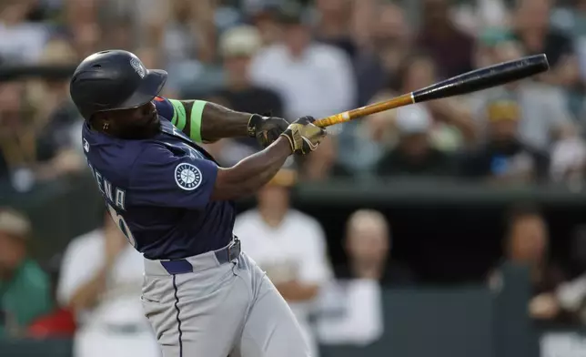 Seattle Mariners' Randy Arozarena hits a single during the fourth inning of a baseball game against the Athletics Tuesday, July 29, 2025, in West Sacramento, Calif. (AP Photo/Sergio Estrada)