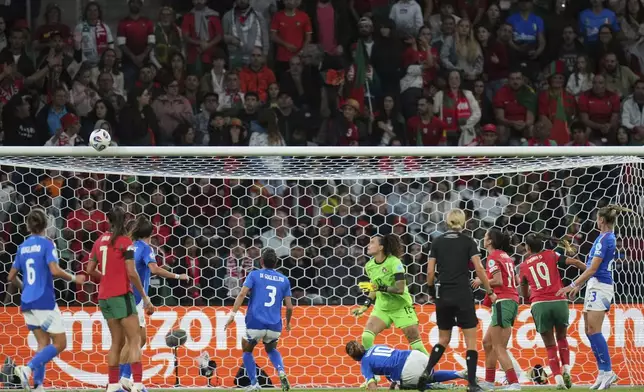 The players watch the ball hit the crossbar after a header from Italy's Cecilia Salvai, right, during the Euro 2025, group B, soccer match between Portugal and Italy at Stade de Geneve in Geneva, Switzerland, Monday, July 7, 2025. (AP Photo/Alessandra Tarantino)