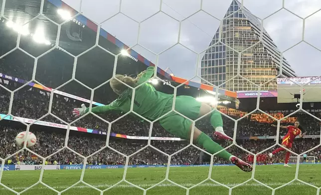 Spain's Salma Paralluelo, right, fails to score past England goalkeeper Hannah Hampton during the penalty shootout of the Women's Euro 2025 final soccer match between England and Spain at St. Jakob-Park in Basel, Switzerland, Sunday, July 27, 2025. (AP Photo/Martin Meissner)