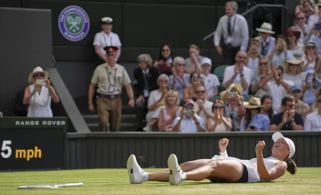 Poland's Iga Swiatek celebrates after beating Amanda Anisimova of the U.S. to win the women's singles final at the Wimbledon Tennis Championships in London, Saturday, July 12, 2025. (AP Photo/Kin Cheung)