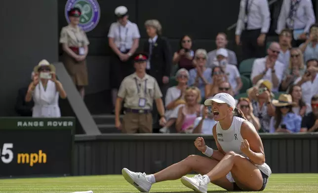 Poland's Iga Swiatek celebrates after beating Amanda Anisimova of the U.S. to win the women's singles final at the Wimbledon Tennis Championships in London, Saturday, July 12, 2025. (AP Photo/Kin Cheung)