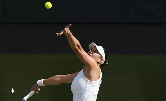 Amanda Anisimova of the U.S. serves to Iga Swiatek of Poland during the women's singles final match at the Wimbledon Tennis Championships in London, Saturday, July 12, 2025.(AP Photo/Joanna Chan)