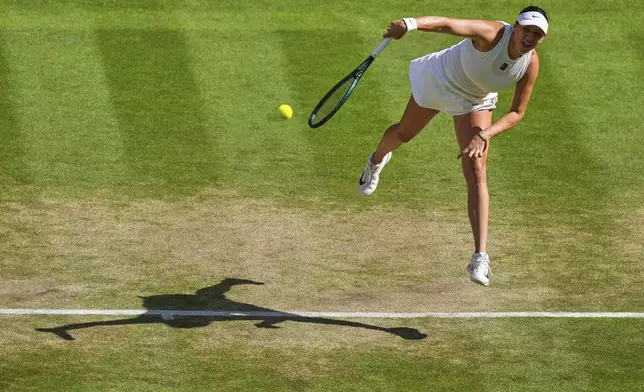 Amanda Anisimova of the U.S. serves to Iga Swiatek of Poland during the women's singles final match at the Wimbledon Tennis Championships in London, Saturday, July 12, 2025.(AP Photo/Joanna Chan)