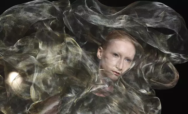 A model wears a creation as part of the Iris van Herpen Fall-Winter 2025/26 Haute Couture collection presented Monday, July 7, 2025, in Paris. (AP Photo/Tom Nicholson)