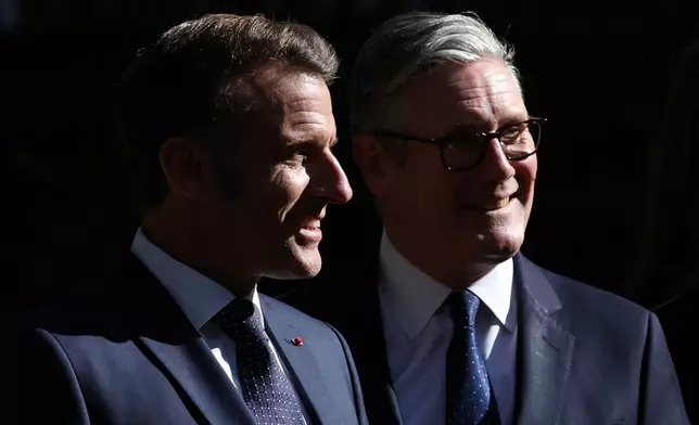 France's President Emmanuel Macron, left, and Britain's Prime Minister Keir Starmer, during their meeting in London, Tuesday July 8, 2025. (Suzanne Plunkett/Pool Photo via AP)