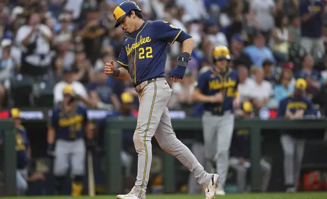 Milwaukee Brewers' Christian Yelich scores on an RBI single from Jackson Chourio against the Seattle Mariners during the eighth inning of a baseball game Monday, July 21, 2025, in Seattle. (AP Photo/Lindsey Wasson)