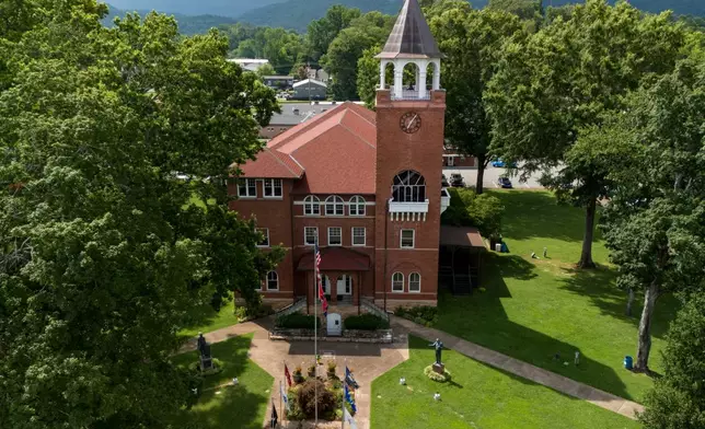 The Rhea County courthouse where the "Scopes monkey trial" was held in 1925 is seen, July 8, 2025, in Dayton, Tenn. (AP Photo/Mike Stewart)