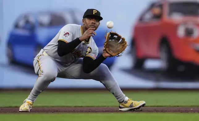 Pittsburgh Pirates third baseman Ke'Bryan Hayes catches a line drive hit by San Francisco Giants' Wilmer Flores during the fourth inning of a baseball game Tuesday, July 29, 2025, in San Francisco. (AP Photo/Godofredo A. Vásquez)