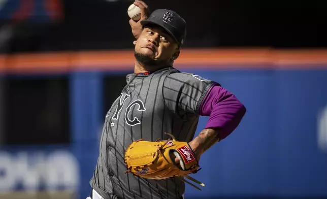 New York Mets pitcher Frankie Montas throws during the second inning of a baseball game against the New York Yankees, Saturday, July 5, 2025, in New York. (AP Photo/Angelina Katsanis)