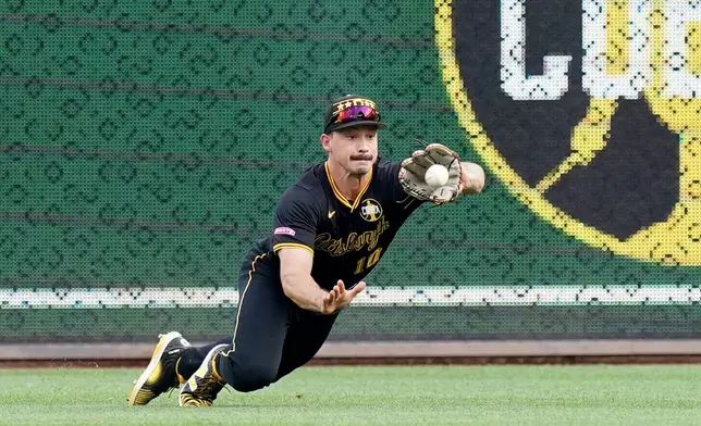 Pittsburgh Pirates right fielder Bryan Reynolds catches a line drive hit by Arizona Diamondbacks' Corbin Carroll during the first inning of a baseball game, Friday, July 25, 2025, in Pittsburgh. (AP Photo/Matt Freed)