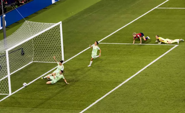 Norway's Ada Hegerberg, second from right, scores during the Women's Euro 2025 quarterfinals soccer match between Norway and Italy at Stade de Geneve in Geneva, Switzerland, Wednesday, July 16, 2025. (Salvatore Di Nolfi/Keystone via AP)