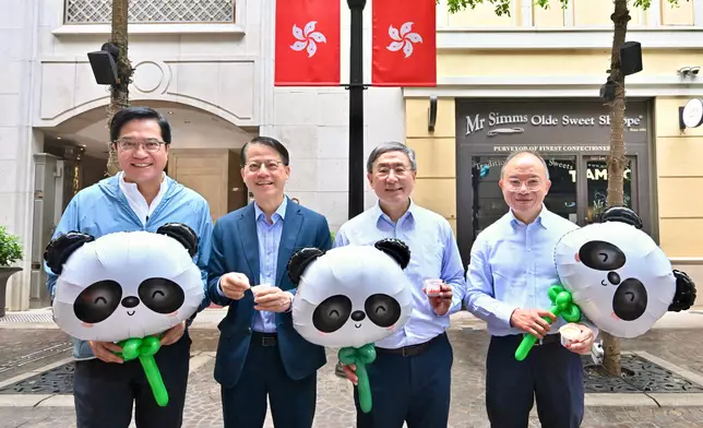 Secretaries of Departments and Director of Bureau celebrate July 1 by supporting catering sector special offers  Source: HKSAR Government Press Releases