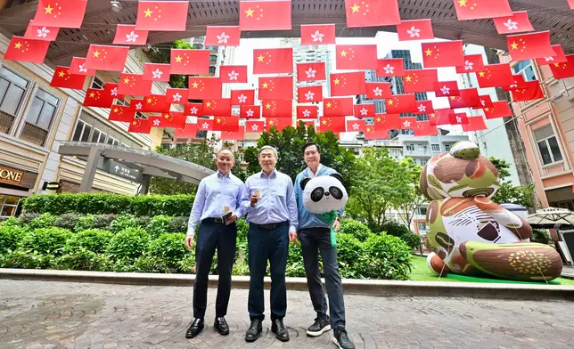 Secretaries of Departments and Director of Bureau celebrate July 1 by supporting catering sector special offers  Source: HKSAR Government Press Releases