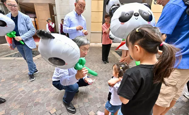 Secretaries of Departments and Director of Bureau celebrate July 1 by supporting catering sector special offers  Source: HKSAR Government Press Releases