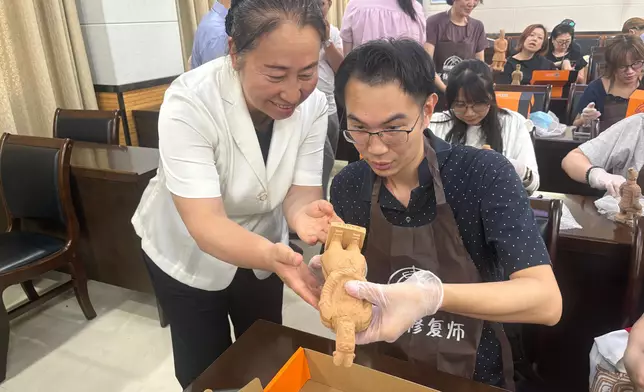 Participants of teacher study tour to Shaanxi on ancient civilisation of Qin and Han dynasties share experiences and achievements  Source: HKSAR Government Press Releases
