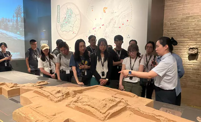 Participants of teacher study tour to Shaanxi on ancient civilisation of Qin and Han dynasties share experiences and achievements  Source: HKSAR Government Press Releases