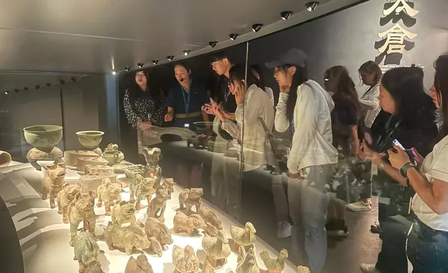 Participants of teacher study tour to Shaanxi on ancient civilisation of Qin and Han dynasties share experiences and achievements  Source: HKSAR Government Press Releases