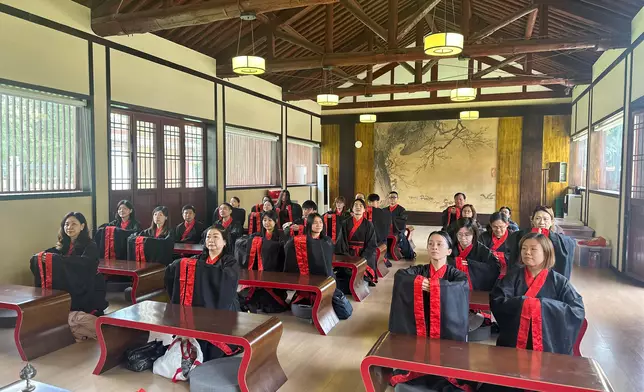 Participants of teacher study tour to Shaanxi on ancient civilisation of Qin and Han dynasties share experiences and achievements  Source: HKSAR Government Press Releases