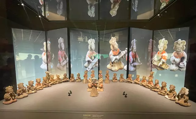 Participants of teacher study tour to Shaanxi on ancient civilisation of Qin and Han dynasties share experiences and achievements  Source: HKSAR Government Press Releases