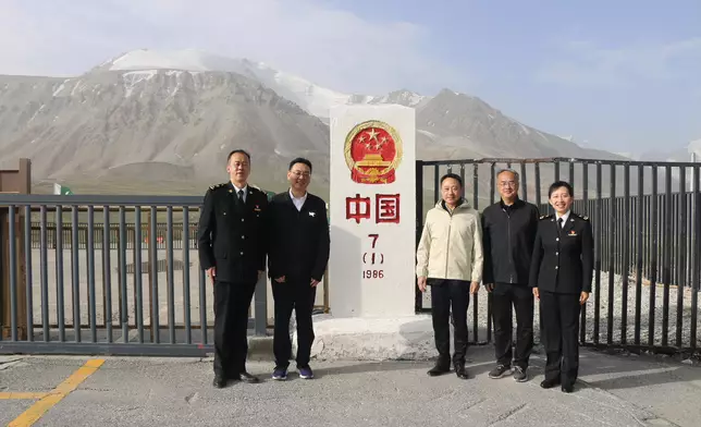 Commissioner of Customs and Excise visits Urumqi Customs and attends launching ceremony of Fuzhou Customs District's Fujian-Guangdong-Hong Kong Single E-lock Scheme  Source: HKSAR Government Press Releases