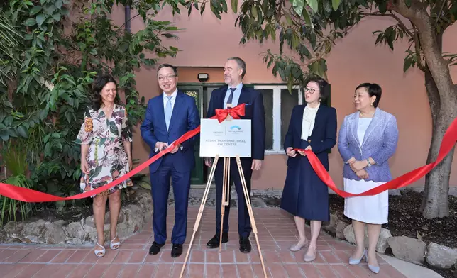 SJ promotes Hong Kong's unique legal advantages in Rome  Source: HKSAR Government Press Releases