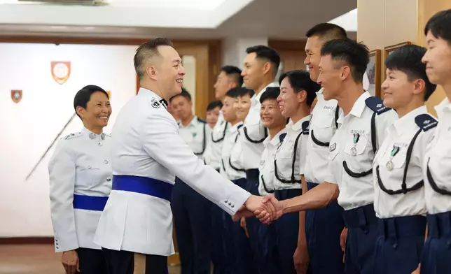 Commissioner of Police encourages graduates to demonstrate team spirit  Source: HKSAR Government Press Releases