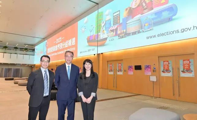 EAC Chairman visits Returning Officer's office of 2025 Election Committee Subsector By-elections  Source: HKSAR Government Press Releases