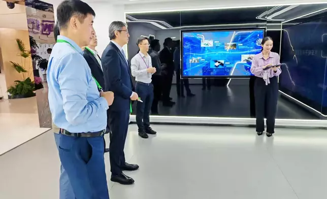 Director-General of Office for Attracting Strategic Enterprises visits Beijing to promote Hong Kong's advantages  Source: HKSAR Government Press Releases