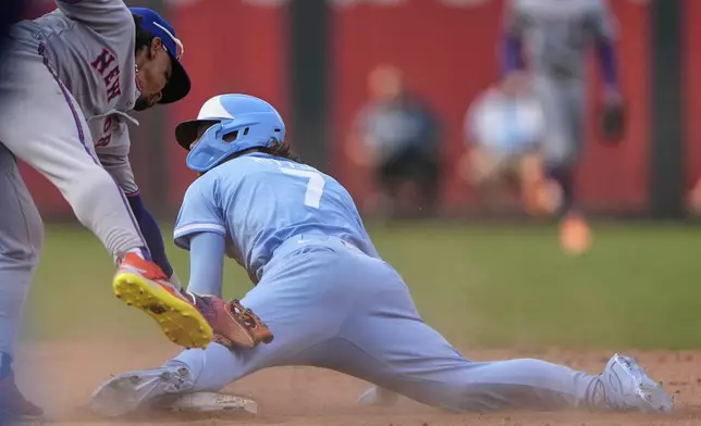 Kansas City Royals' Bobby Witt Jr. (7) is caught stealing second by New York Mets shortstop Francisco Lindor during the eighth inning of a baseball game Saturday, July 12, 2025, in Kansas City, Mo. (AP Photo/Charlie Riedel)