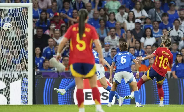 Spain's Athenea, right, scores her side's first goal during the Women's Euro 2025, group B, soccer match between Italy and Spain at Stadion Wankdorf in Bern, Switzerland, Friday, July 11, 2025. (AP Photo/Martin Meissner)