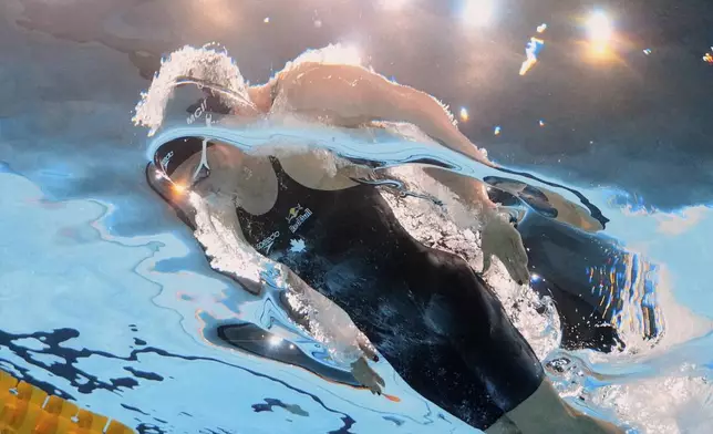 Summer McIntosh of Canada competes in the women's 200-meter individual medley final at the World Aquatics Championships in Singapore, Monday, July 28, 2025. (AP Photo/Lee Jin-man)