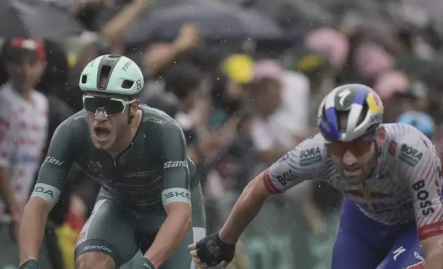 Italy's Jonathan Milan, left, sprints ahead of Belgium's Jordi Meeus to win the seventeenth stage of the Tour de France cycling race over 160.4 kilometers (99.7 miles) with start in Bollene and finish in Valence, France, Wednesday, July 23, 2025. (AP Photo/Thibault Camus)