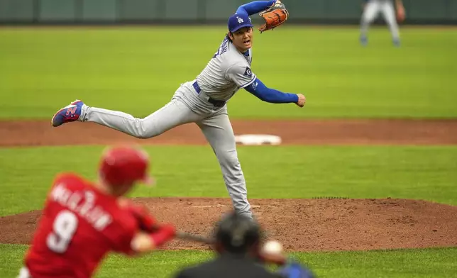 Los Angeles Dodgers' Shohei Ohtani throws during the third inning of a baseball game against the Cincinnati Reds Wednesday, July 30, 2025, in Cincinnati. (AP Photo/Carolyn Kaster)