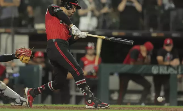 Chicago White Sox's Mike Tauchman hits a game winning RBI single during the eleventh inning in the second baseball game of a doubleheader against the Cleveland Guardians and the Chicago White Sox, Friday, July 11, 2025, in Chicago. (AP Photo/Melissa Tamez)